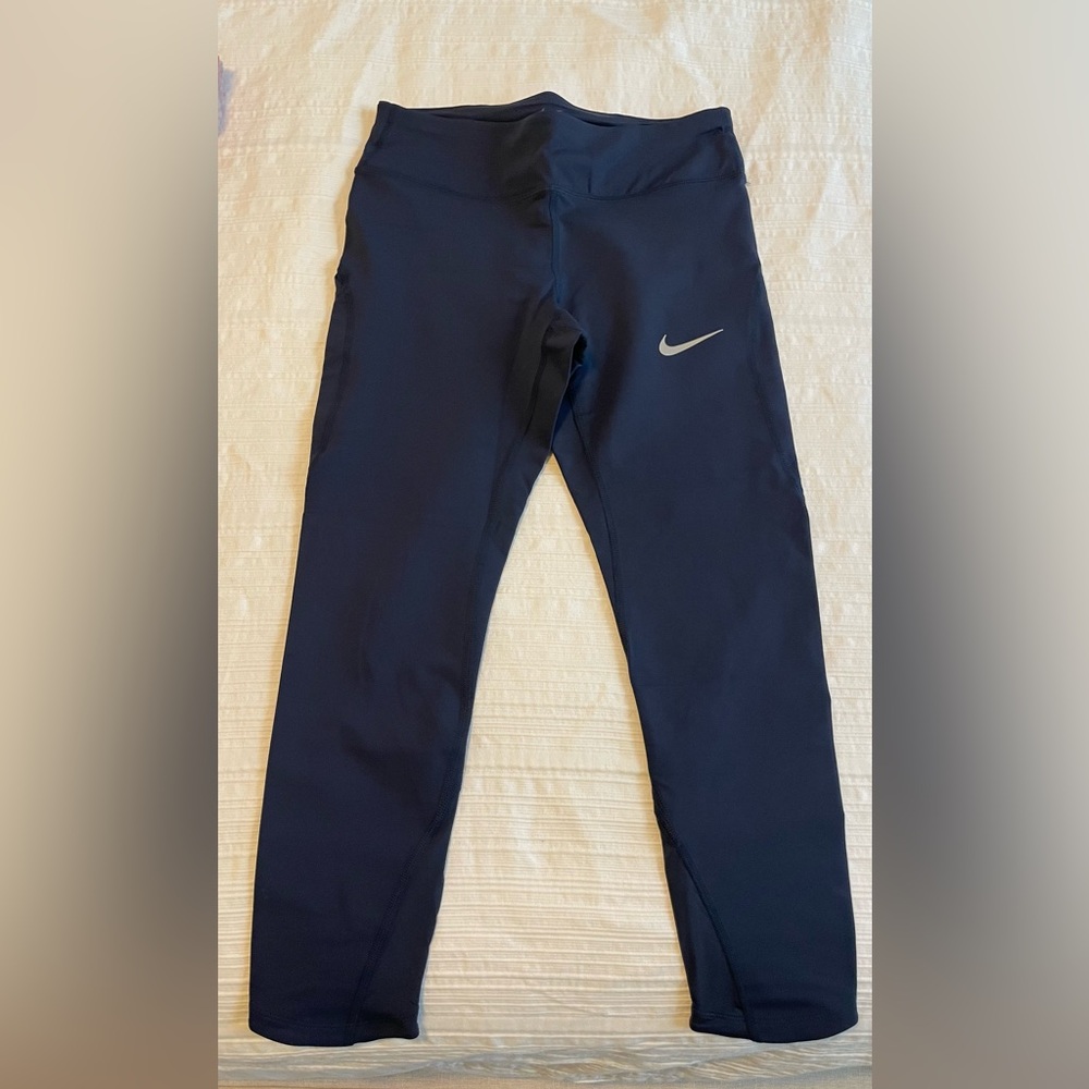 NWOT Nike Dri-fit cropped leggings Size Small